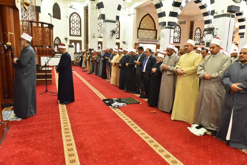 جانب من متابعه 