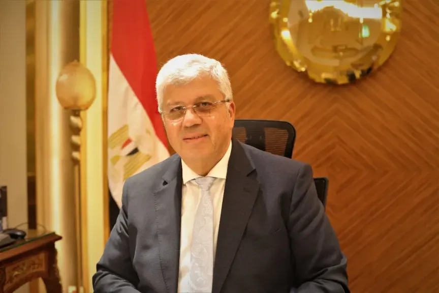  الدكتور أيمن عاشور