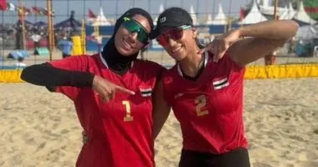 سيدات الطائرة الشاطئية