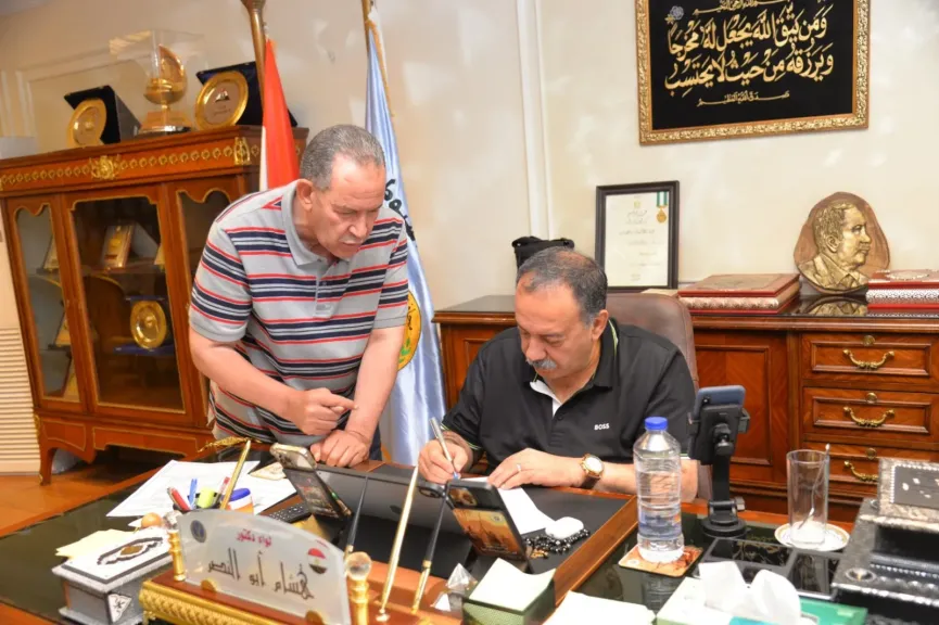محافظ أسيوط 