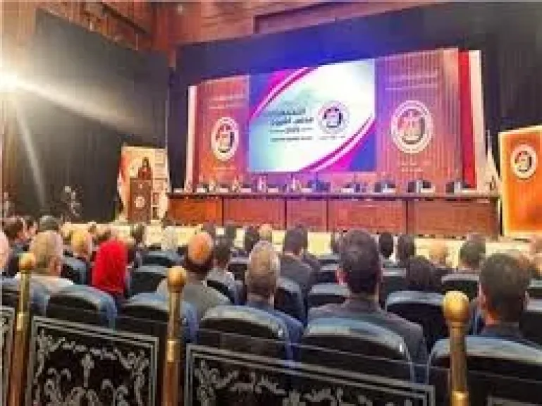 جانب من الندوة
