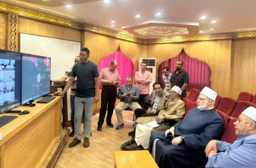 وكيل الأزهر ورئيس القطاع يتابعان امتحانات الثانوية من غرفة العمليات