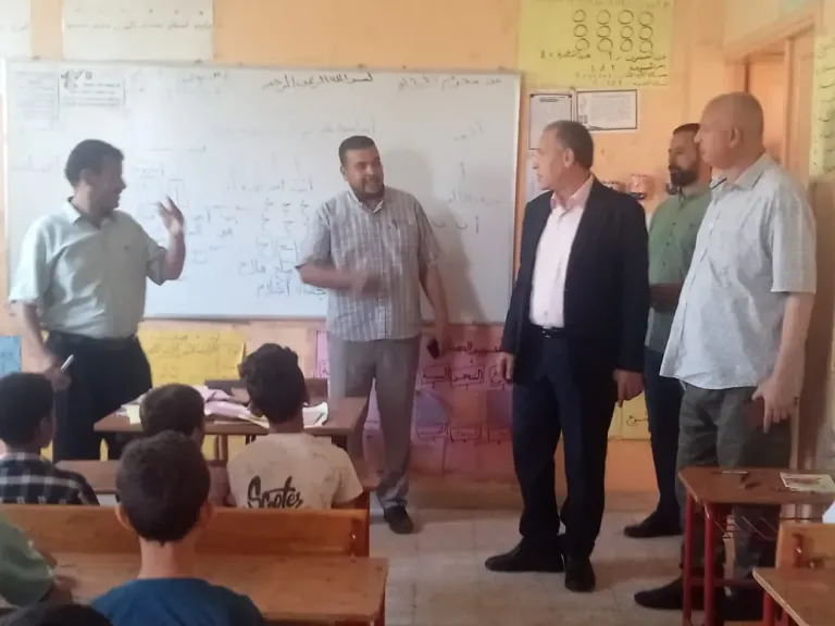 جانب من متابعه 