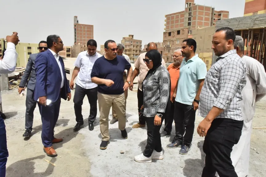 جانب من متابعه 