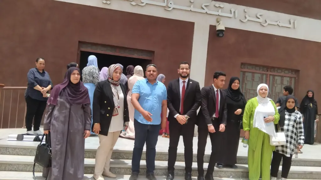 جانب من متابعه 