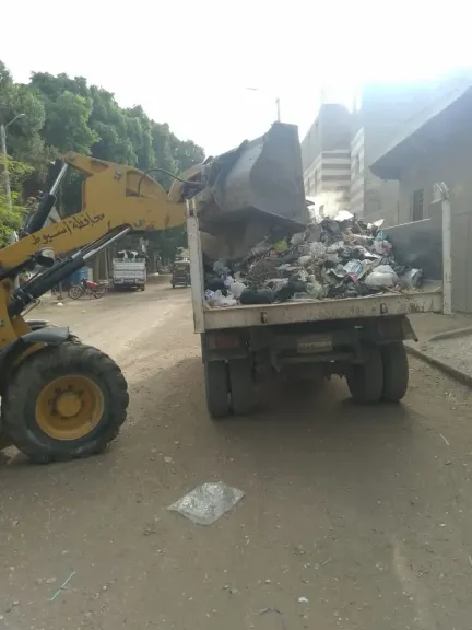 جانب من متابعه 