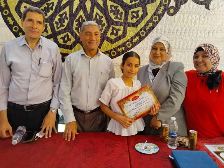الطالبة إسراء 