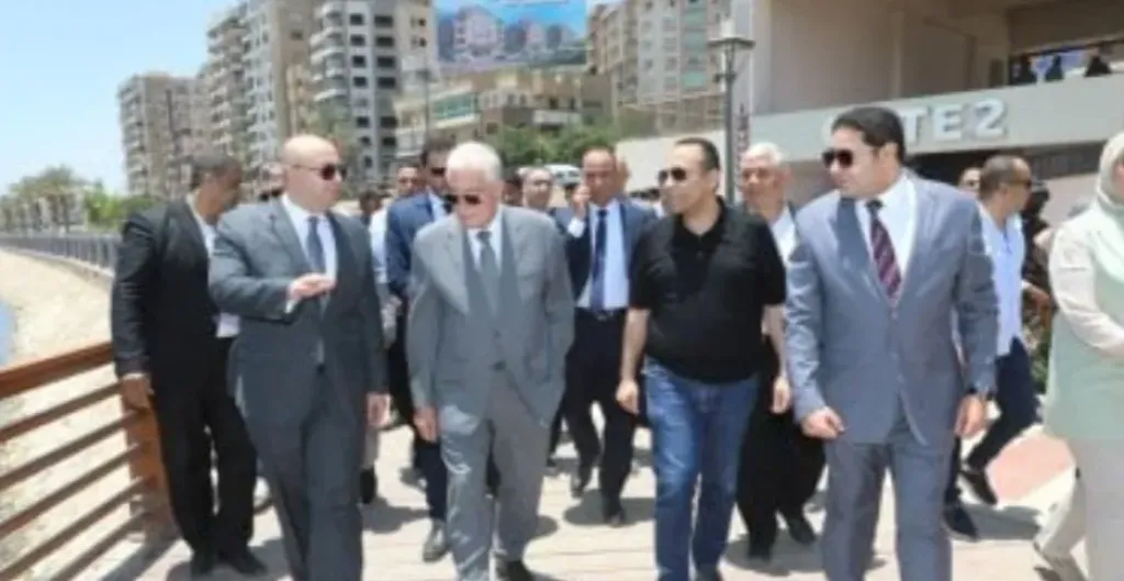 جانب من جولة مستشار رئيس الجمهورية للتنمية المحلية