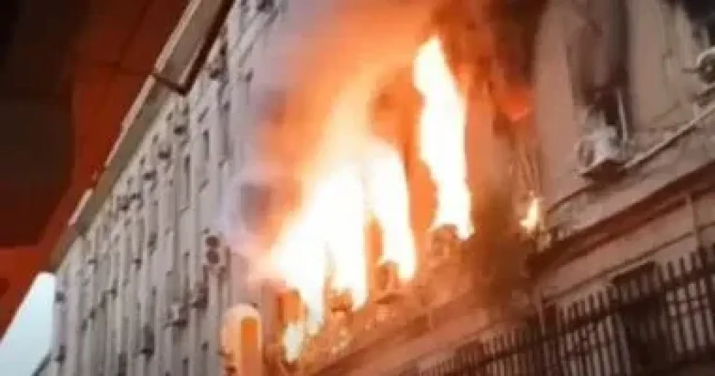 نيران مشتعلة فى مبنى سنترال رمسيس