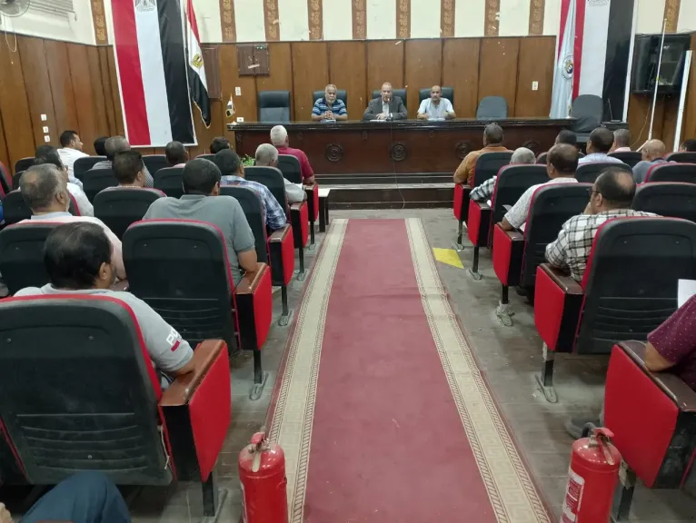 جانب من متابعه 