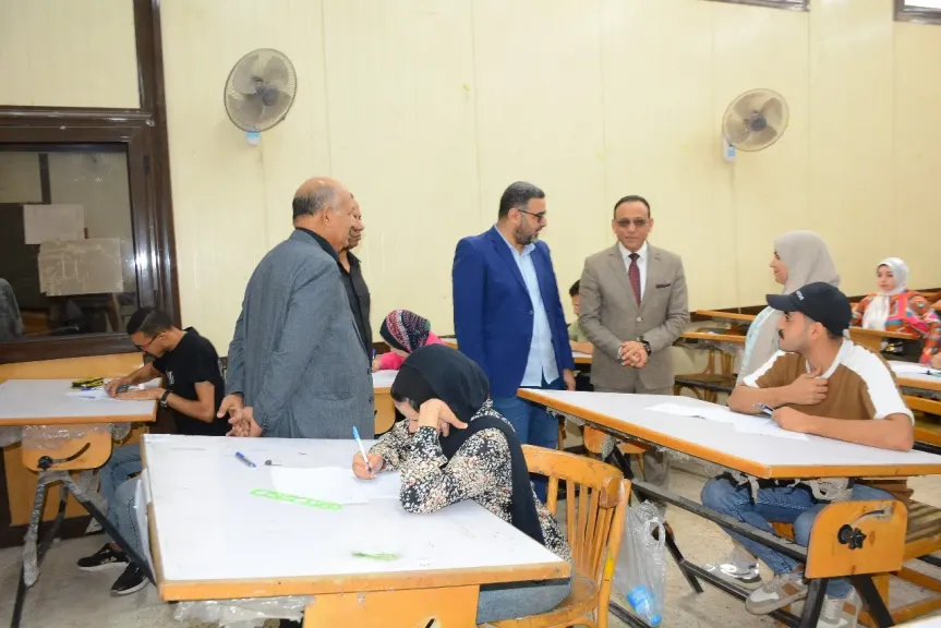 جانب من متابعه 