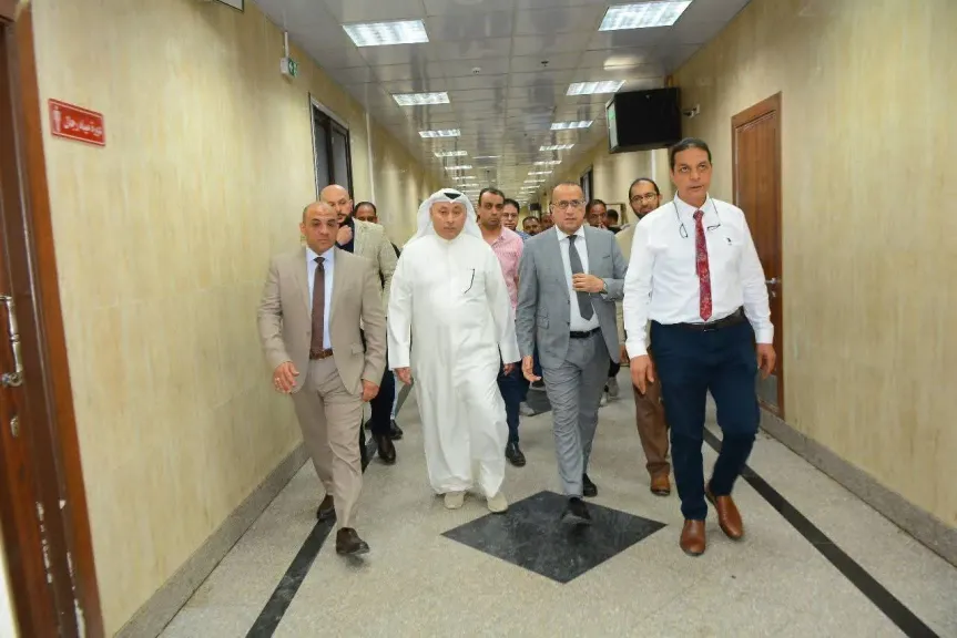 جانب من متابعه 