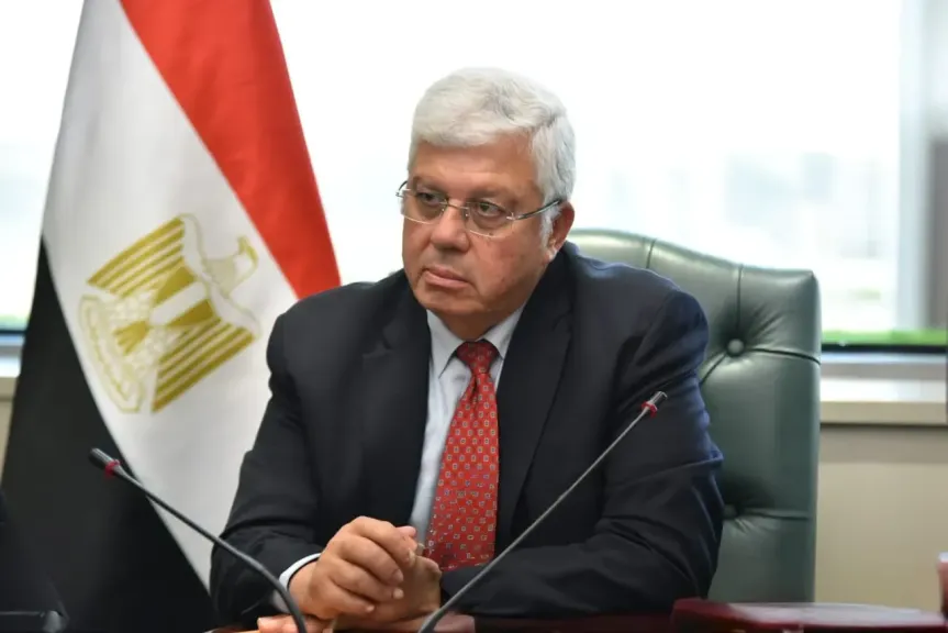 أيمن عاشور 