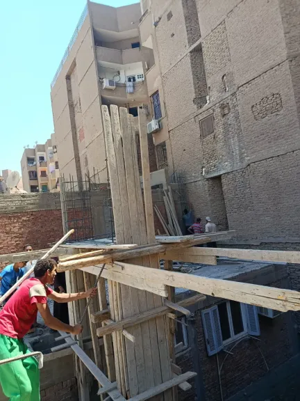 جانب من متابعه 
