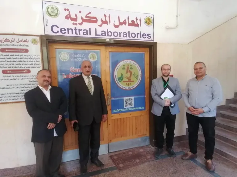 جانب من متابعه 