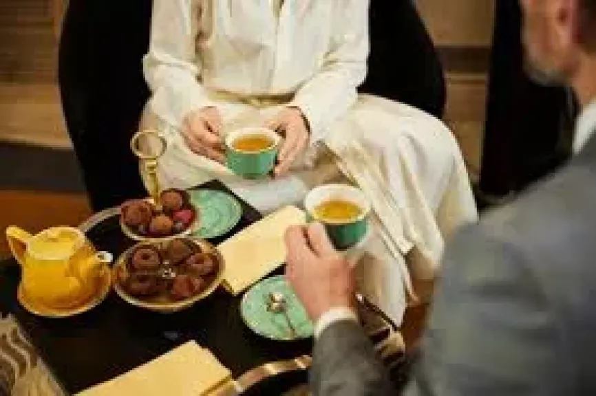 تقديم المشروبات.. صورة توضيحية