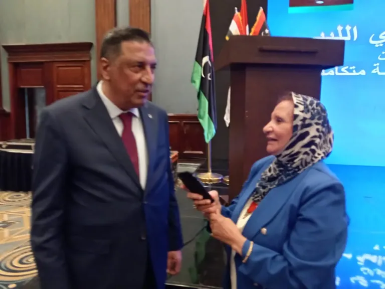 محررة بوابة الدولة الاخبارية مع صالح العبيدى