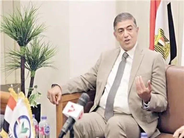 الدكتور هشام عبد العزيز