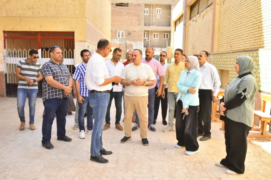 جانب من متابعه 