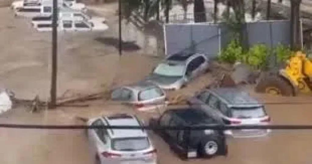 فيضانات 
