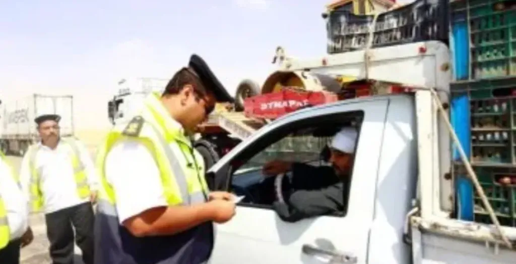 حملة مرورية على الطريق لرصد المخالفات