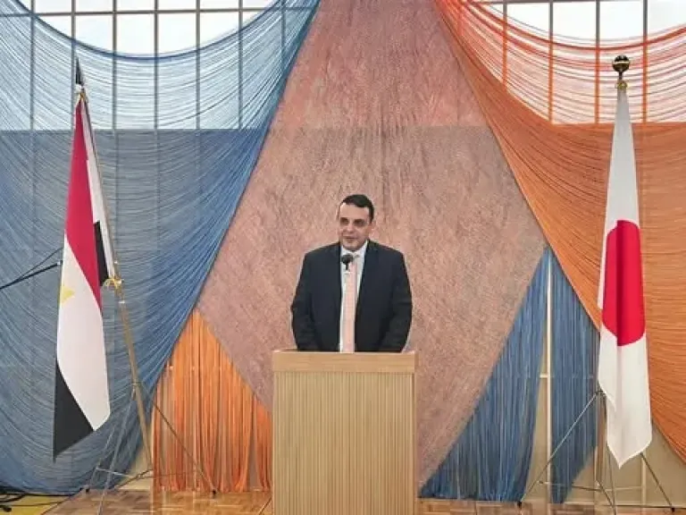 الدكتور عبد العزيز الشريف