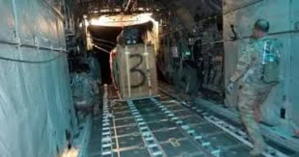 عملية إنزال مساعدات