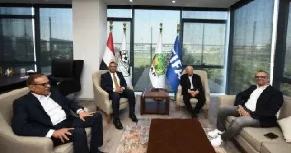 أبو ريدة يجتمع بنائب وزير التربية والتعليم