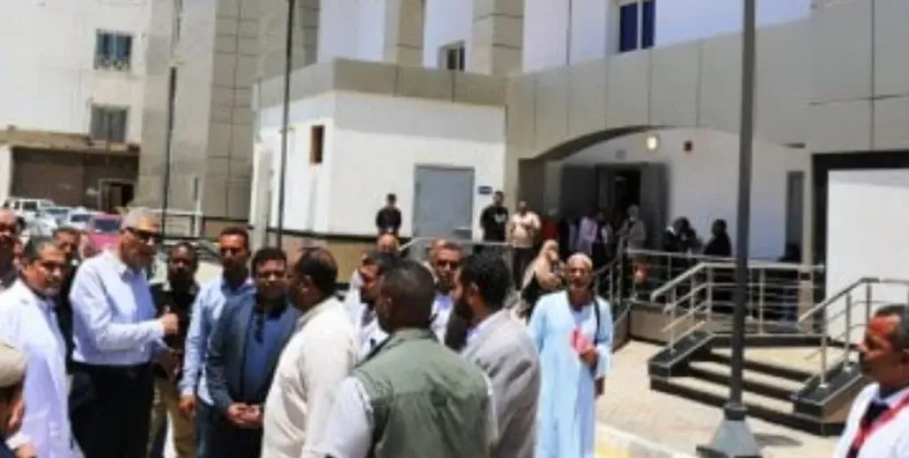 محافظ أسوان يتفقد مستشفى كوم امبو
