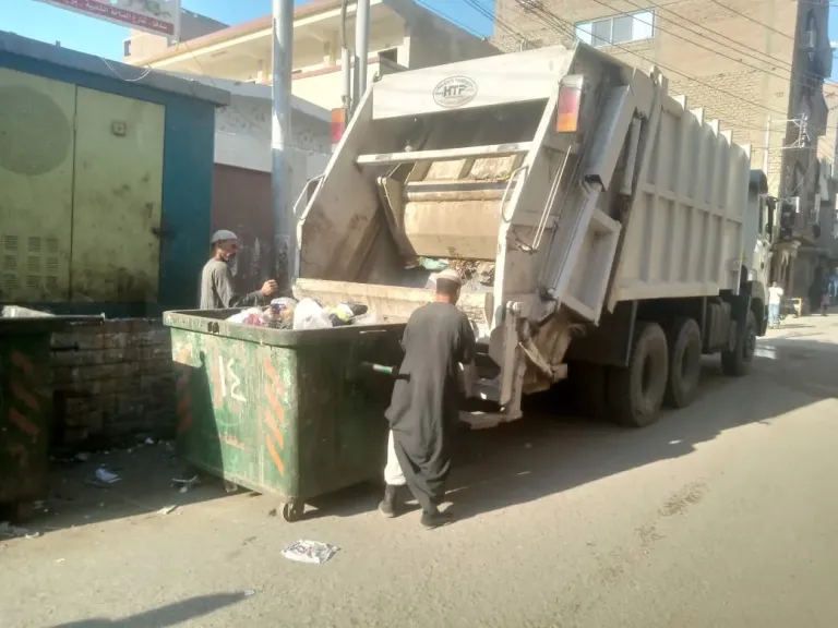 جانب من متابعه 