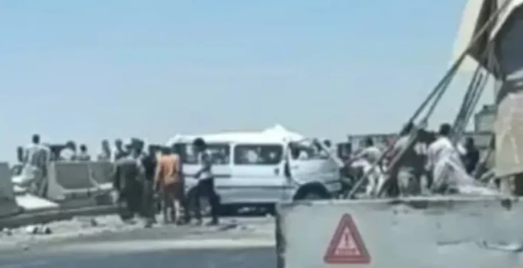 حادث تصادم أعلى الطريق