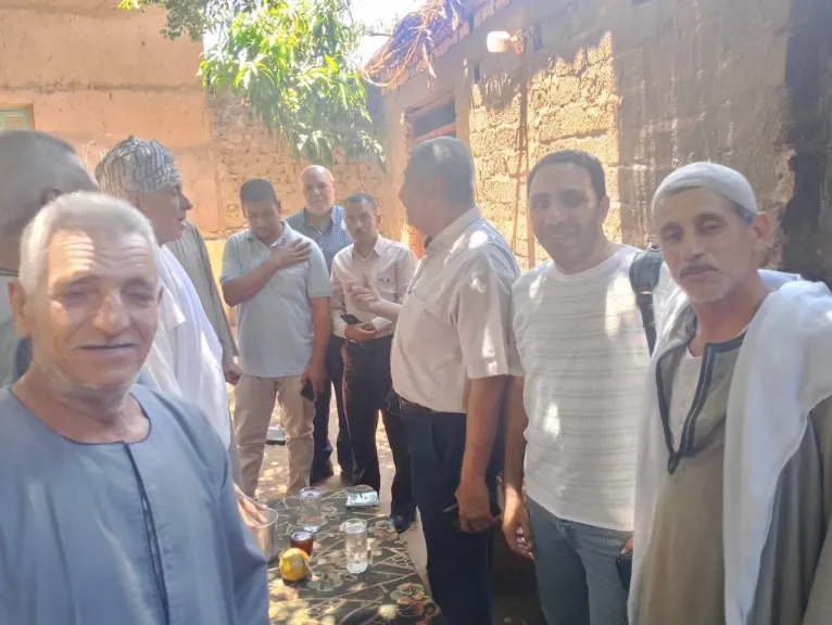 جانب من متابعه 