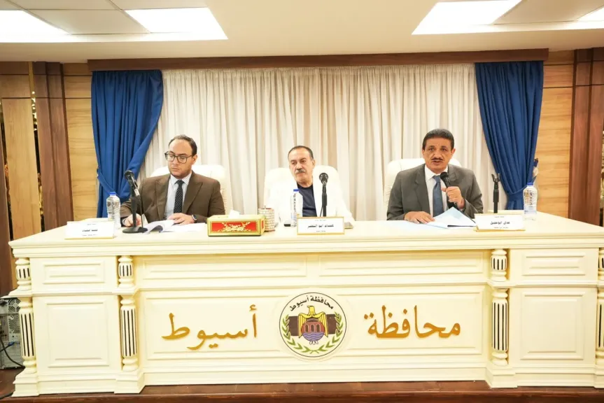 جانب من متابعه 