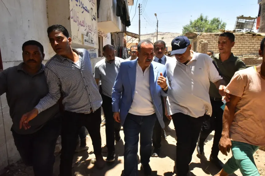 جانب من متابعه 
