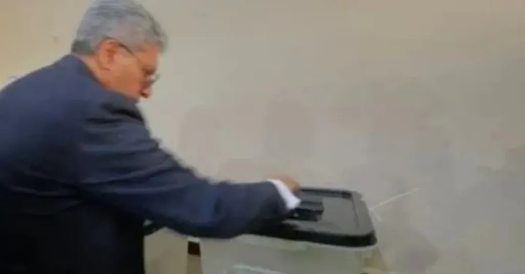 وزير السياحة يدلى بصوته فى انتخابات مجلس الشيوخ