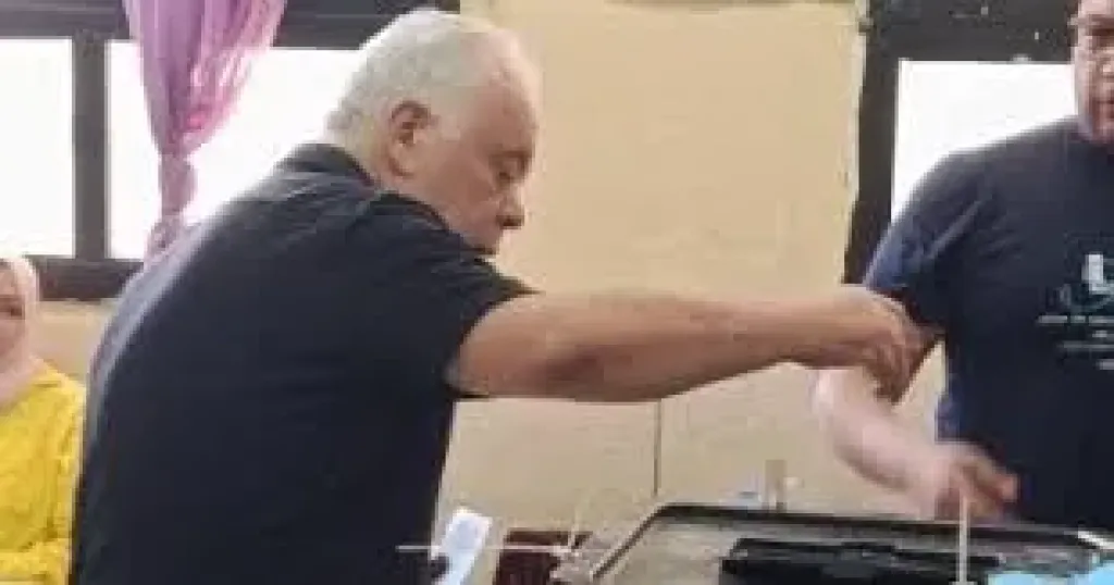 أشرف زكي 