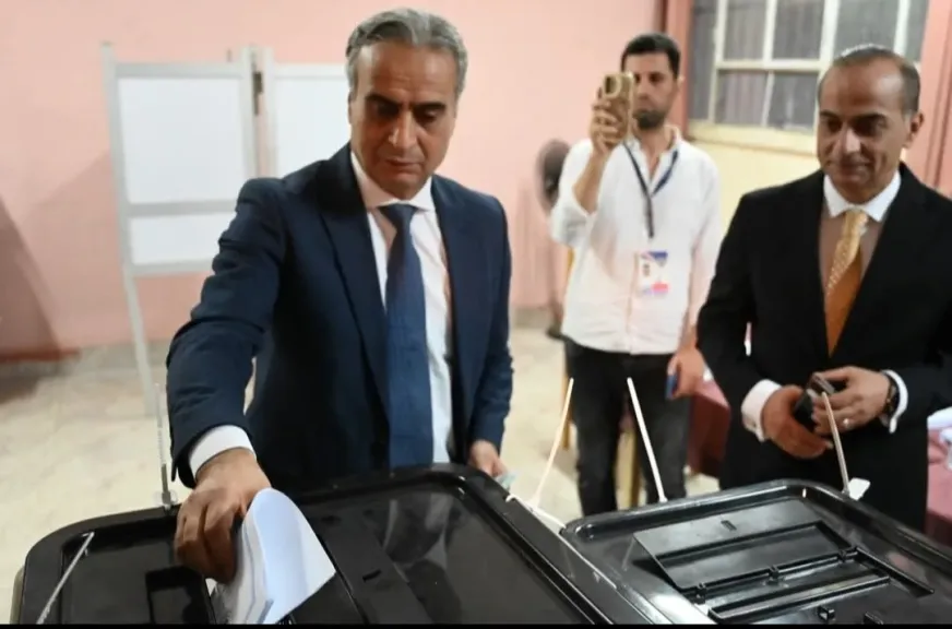 السجيني خلال التصويت 
