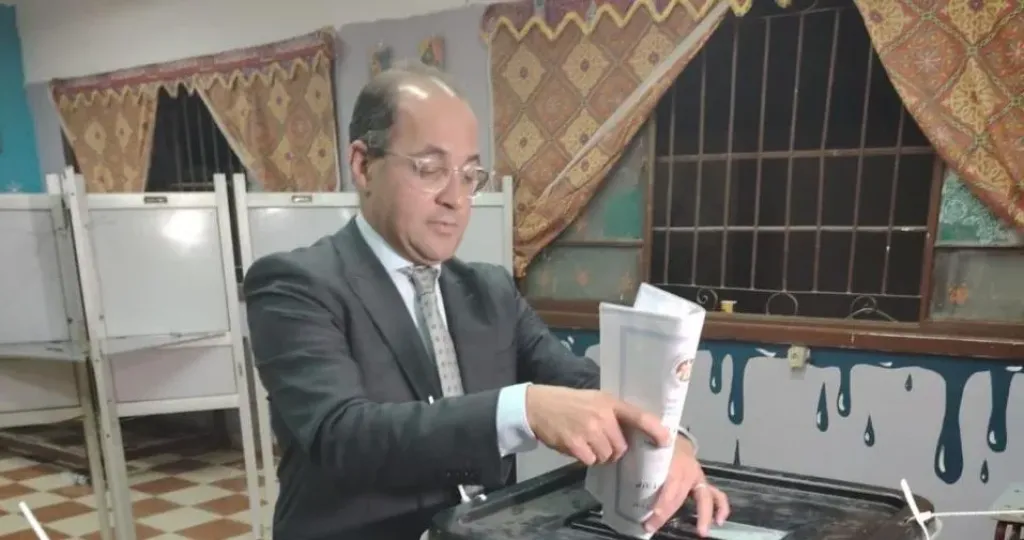 وزير المالية يدلي بصوته 