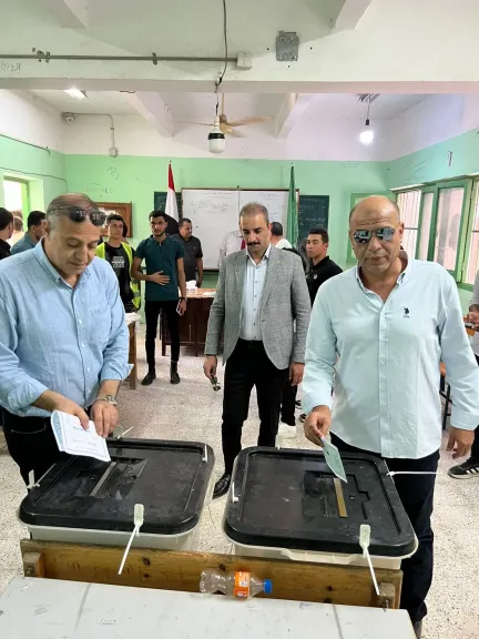 عامر وعبدالرحمن يدليان بصوتهما 