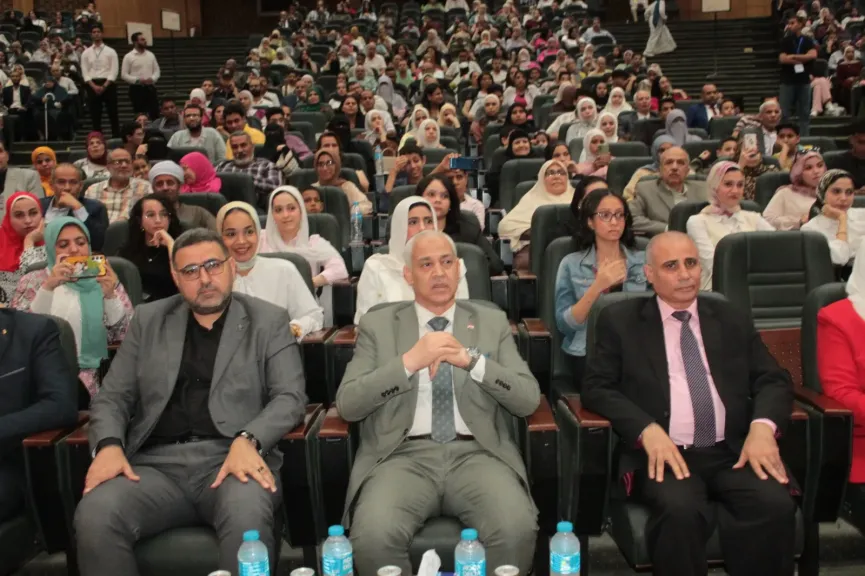 جانب من متابعه 