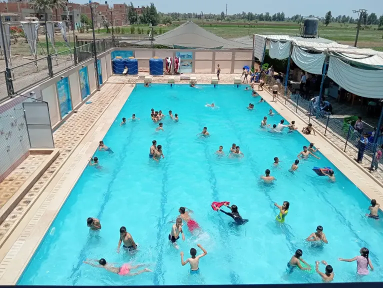 حمام سباحة