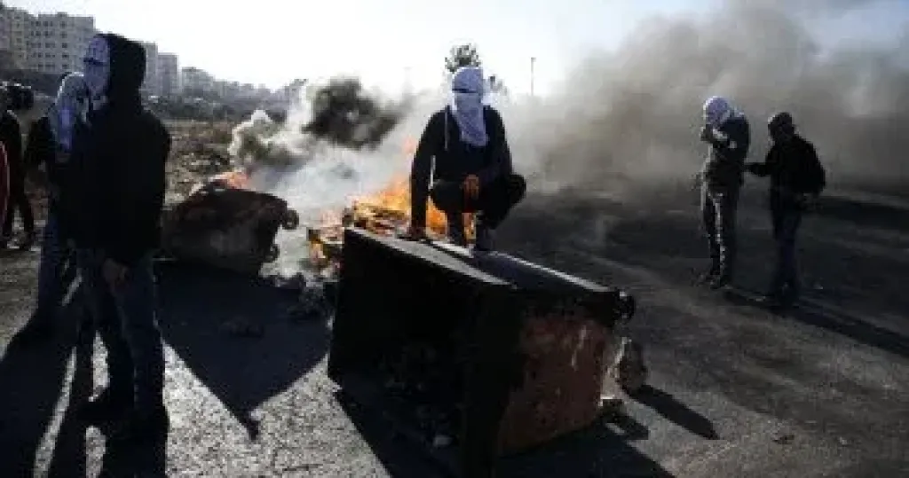 اشتباكات بين المواطنين الفلسطينيين وقوات الاحتلال فى الضفة الغربية