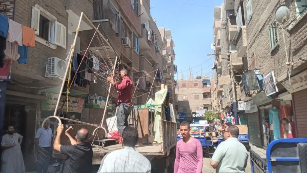 جانب من متابعه 