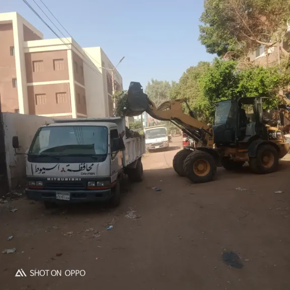 جانب من متابعه 