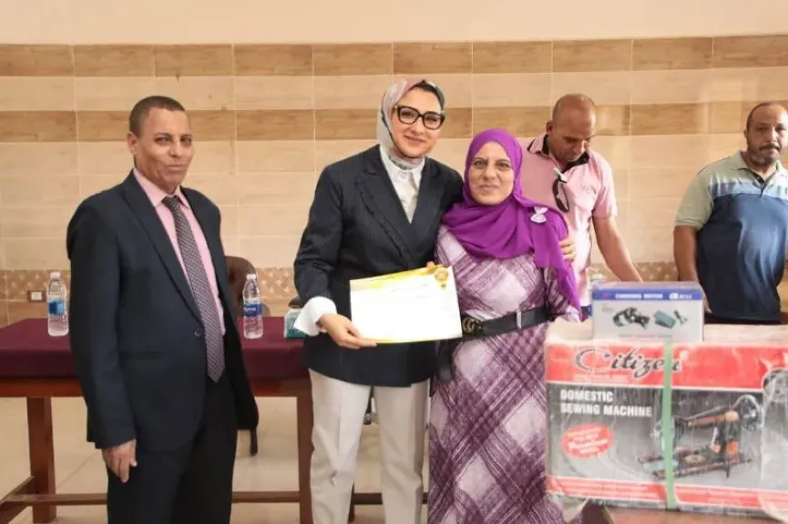 نائب محافظ الوادي الجديد تكرم أوائل خريجي الدورات التدريبية للمديرية العمل