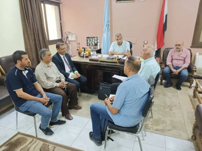 جانب من متابعه 