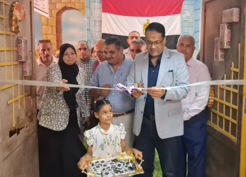 وكيل وزارة التعليم بالغربية خلال افتتاح المعرض