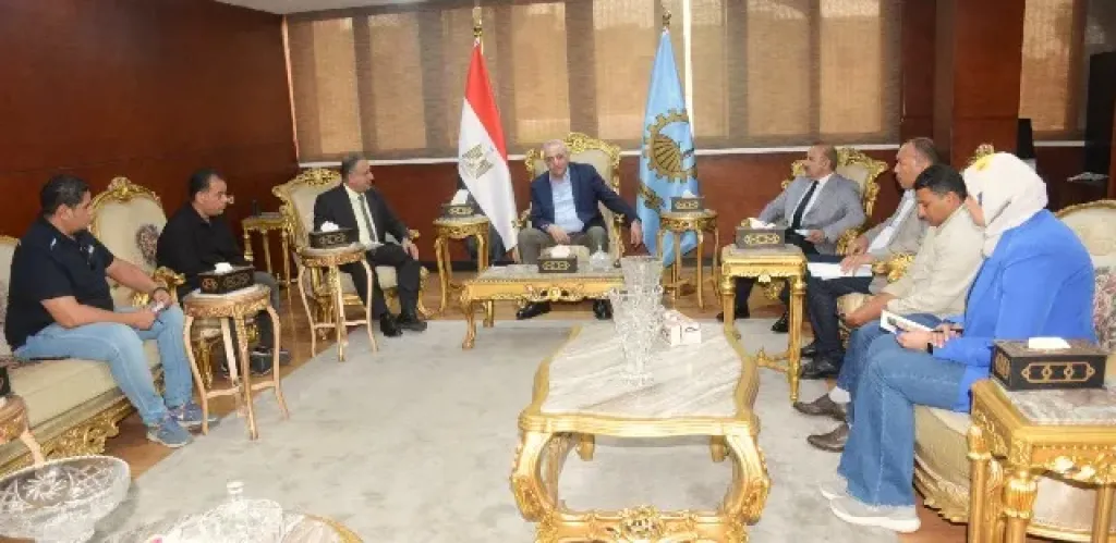 محافظ الغربية خلال الاجتماع