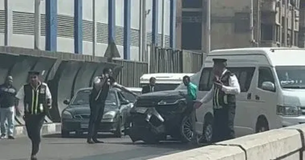 التحفظ على سائق حاول الهروب أعلى كوبرى أكتوبر