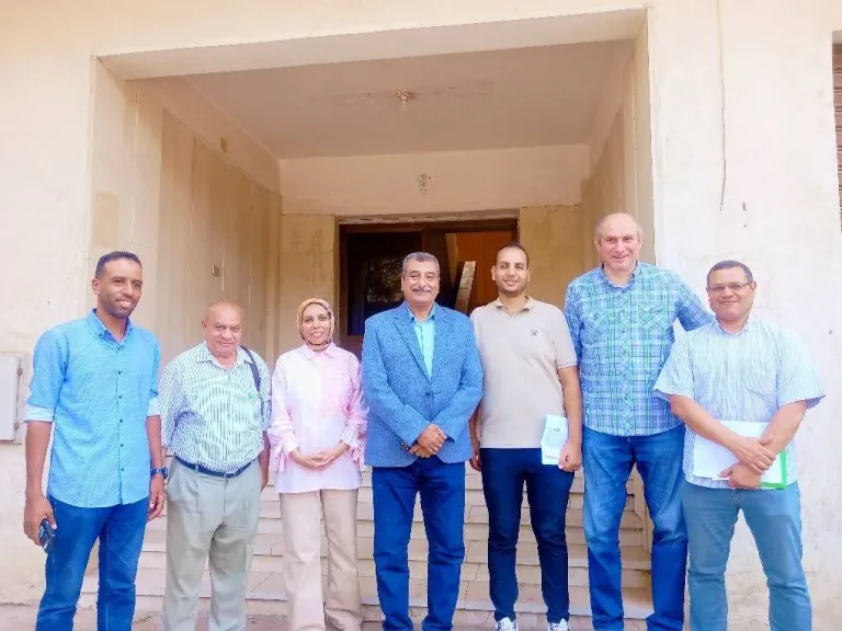 جانب من متابعه 